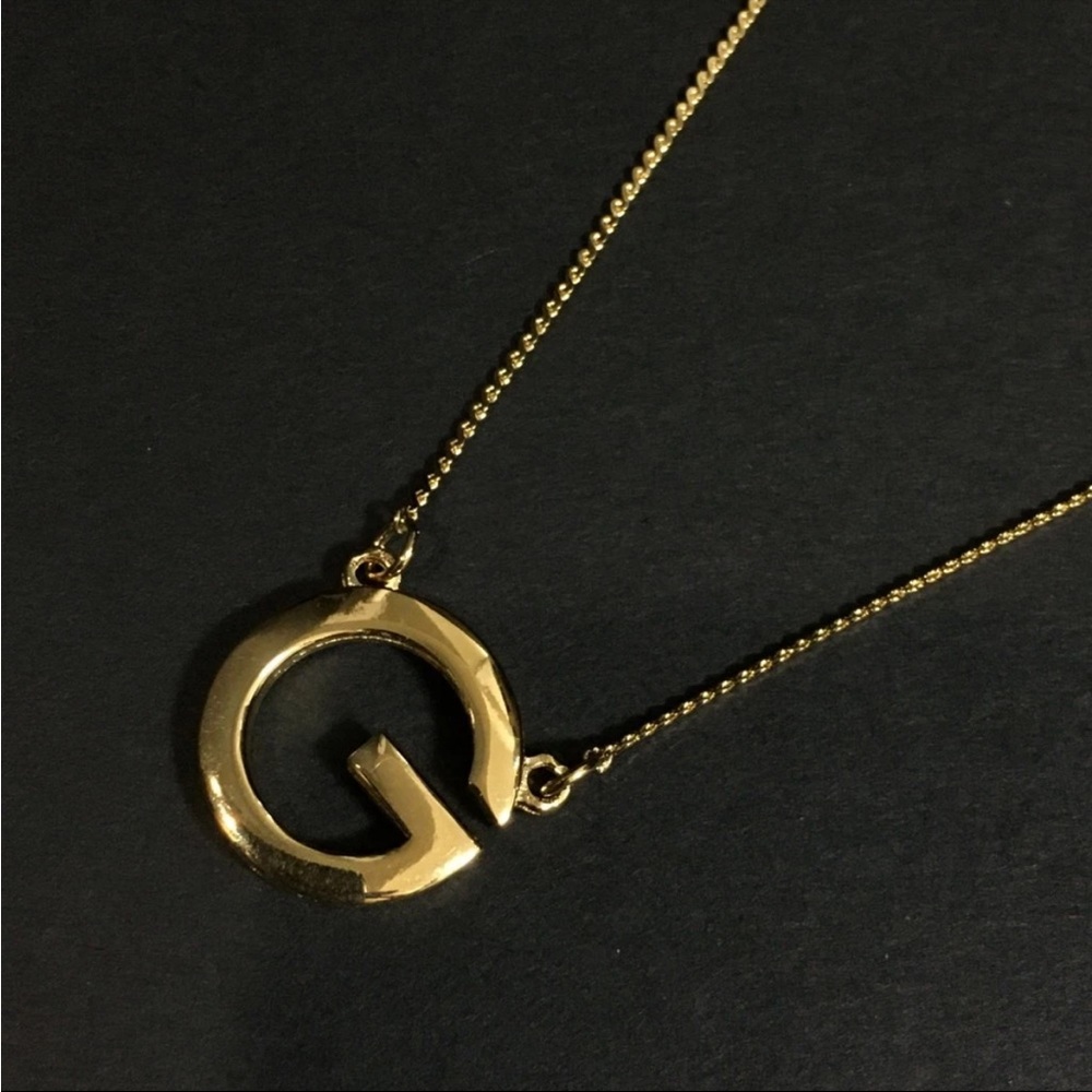 SOLD❤️ GIVENCHY Gold Logo “G” Pendant Necklace w/ Original Tags - Picture 3 of 8